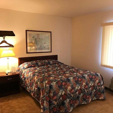 Sun Prairie Mcgovern'S Motel And Suites מראה חיצוני תמונה