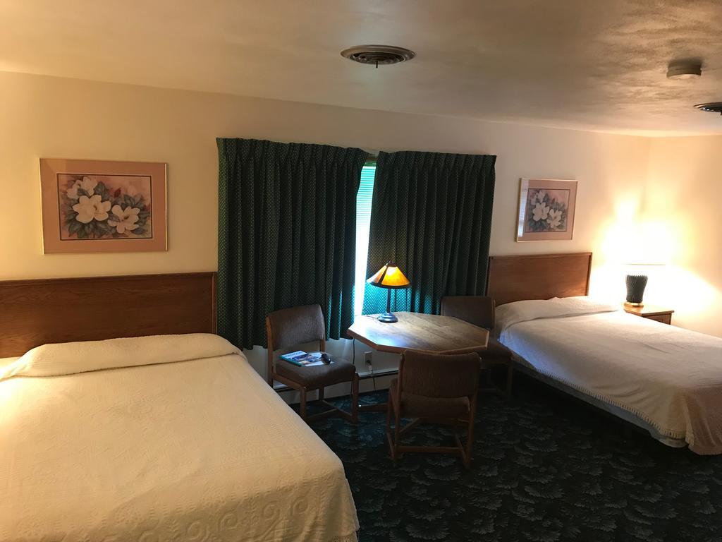 Sun Prairie Mcgovern'S Motel And Suites מראה חיצוני תמונה