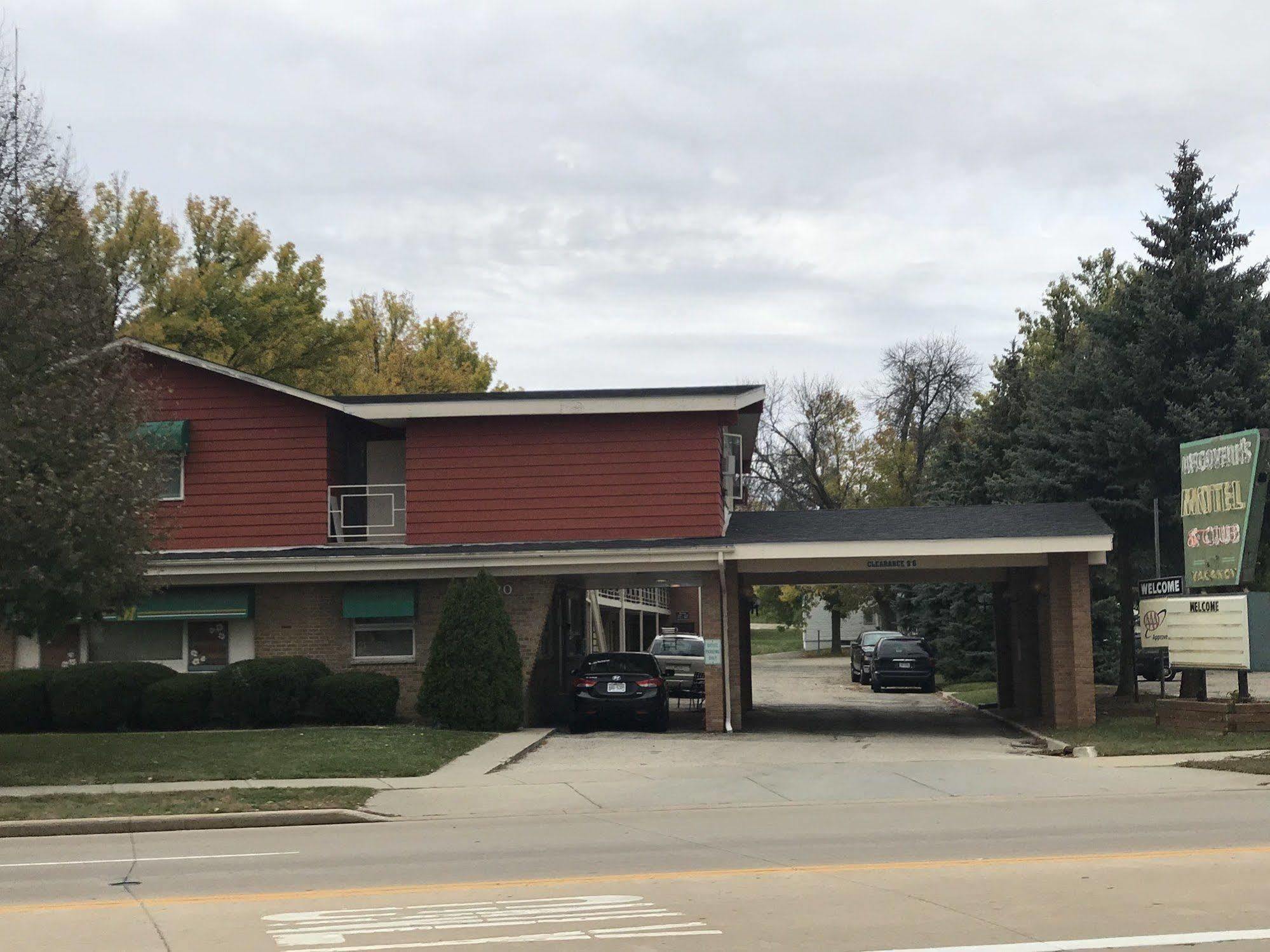 Sun Prairie Mcgovern'S Motel And Suites מראה חיצוני תמונה