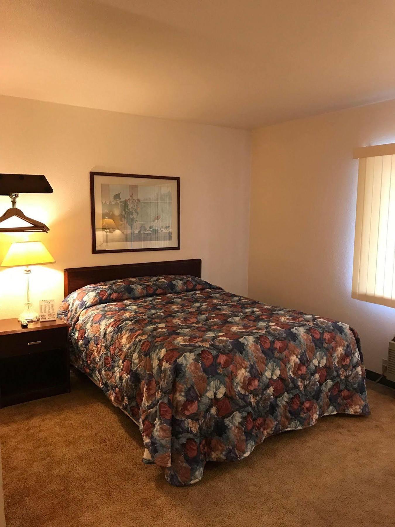 Sun Prairie Mcgovern'S Motel And Suites מראה חיצוני תמונה
