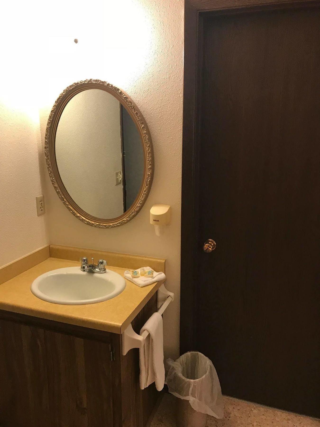 Sun Prairie Mcgovern'S Motel And Suites מראה חיצוני תמונה